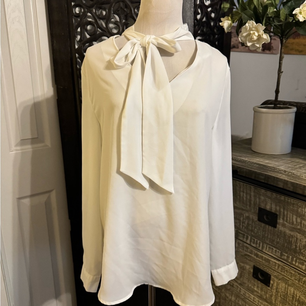 Elegant White Women's Blouse with Bow Tie